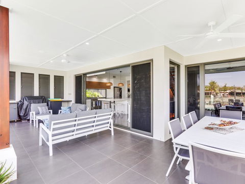 WATERFRONT HOME BORDERING MOOLOOLABA - Events Australia 2