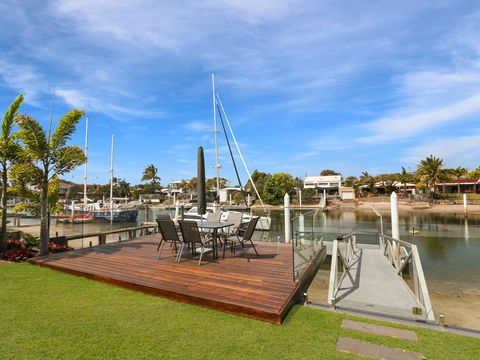 WATERFRONT HOME BORDERING MOOLOOLABA - Tourism Bookings 1