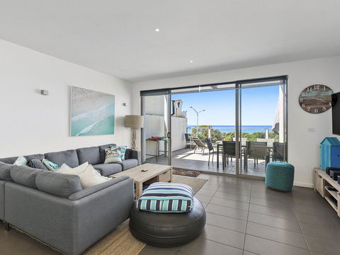 WATERFRONT SEVEN - In The Heart Of Lorne - Events Australia 0