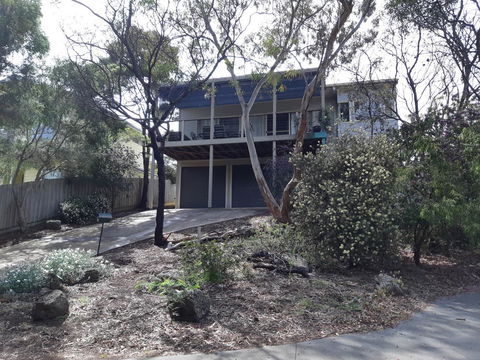 Elevated Holiday House Overlooks Tranquil Wetlands - Events Australia 13