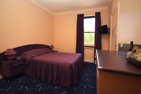 Mitchell River Tavern - Events Australia 18