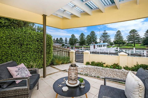 Edge17 Port Fairy Wharf - Tourism Bookings 16
