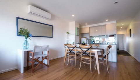 Waterfront Apt 234 Marinaquays - Events Australia 6