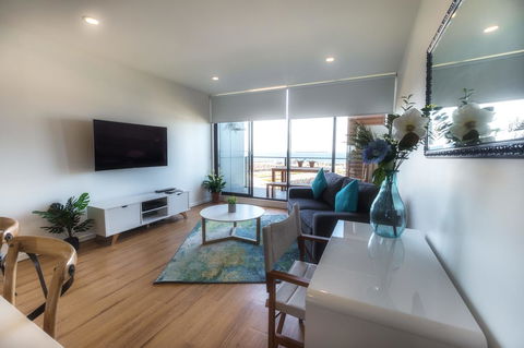 Waterfront Apt 234 Marinaquays - Events Australia 9