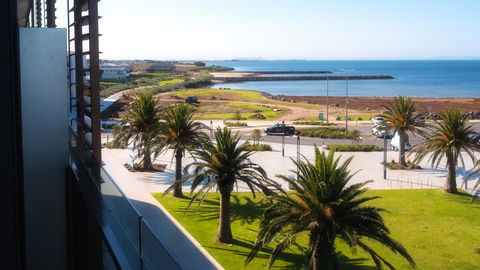 Waterfront Apt 234 Marinaquays - Events Australia 3