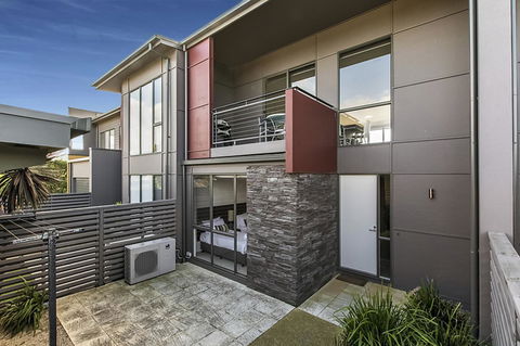 Twenty Five Coast - Events Australia 1