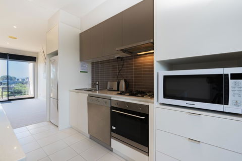 Stylish 3 Bedroom Townhouse - Free Parking - Events Australia 10