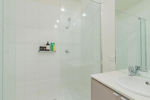 Stylish 3 Bedroom Townhouse - Free Parking - Events Australia 17