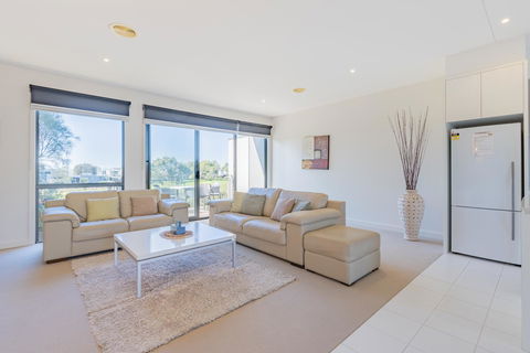 Stylish 3 Bedroom Townhouse - Free Parking - Events Australia 16