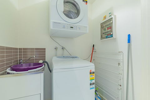 Stylish 3 Bedroom Townhouse - Free Parking - Events Australia 21