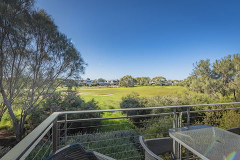 Stylish 3 Bedroom Townhouse - Free Parking - Events Australia 12