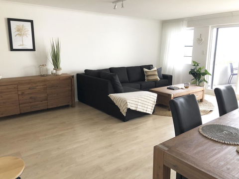 Sunshine Beach Luxe Apartment - Accommodation Europe 32