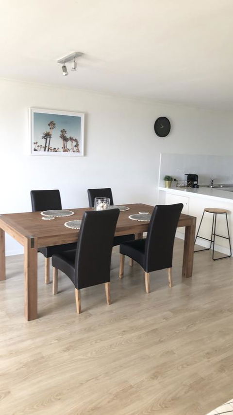 Sunshine Beach Luxe Apartment - Accommodation Europe 3