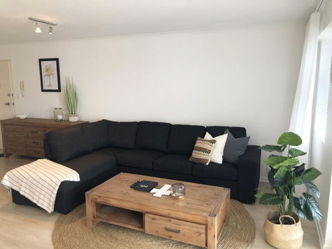 Sunshine Beach Luxe Apartment - Accommodation Europe 7