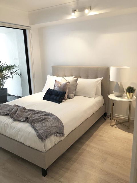Sunshine Beach Luxe Apartment - Accommodation Europe 15