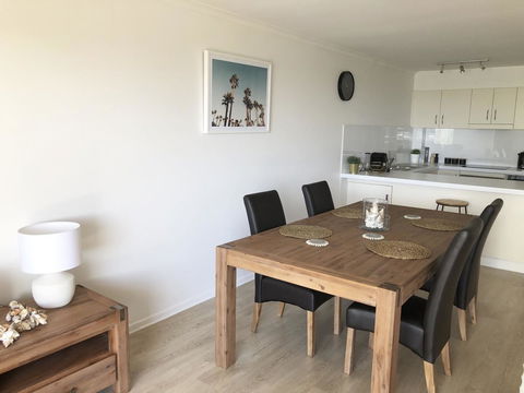 Sunshine Beach Luxe Apartment - Accommodation Europe 29