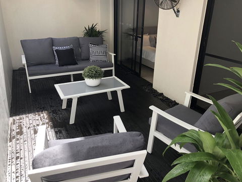 Sunshine Beach Luxe Apartment - Accommodation Europe 31