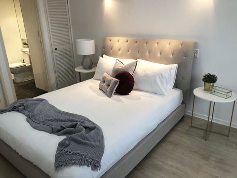 Sunshine Beach Luxe Apartment - Accommodation Europe 14