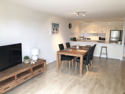 Sunshine Beach Luxe Apartment - Accommodation Europe 4