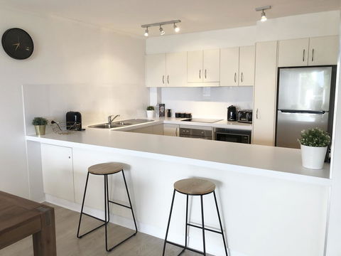 Sunshine Beach Luxe Apartment - Accommodation Europe 2