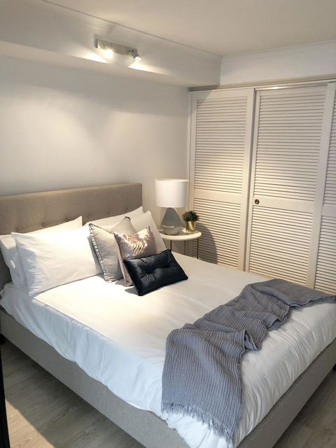 Sunshine Beach Luxe Apartment - Accommodation Europe 18