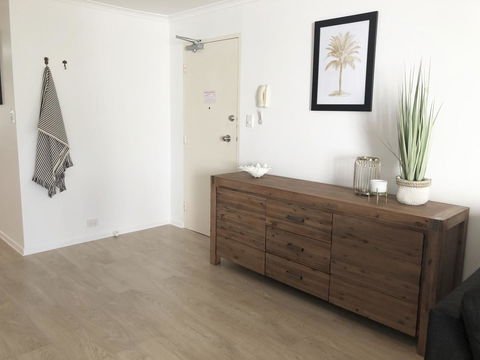 Sunshine Beach Luxe Apartment - Accommodation Europe 6