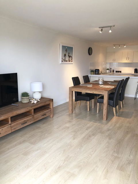 Sunshine Beach Luxe Apartment - Accommodation Europe 17