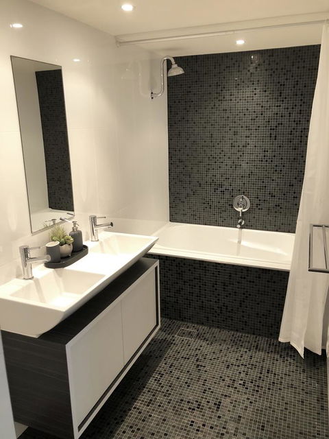 Sunshine Beach Luxe Apartment - Accommodation Europe 16