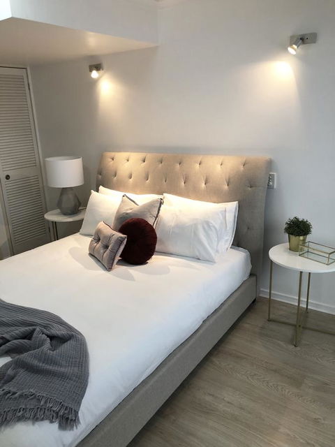 Sunshine Beach Luxe Apartment - Accommodation Europe 12