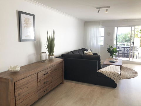 Sunshine Beach Luxe Apartment - Accommodation Europe 23