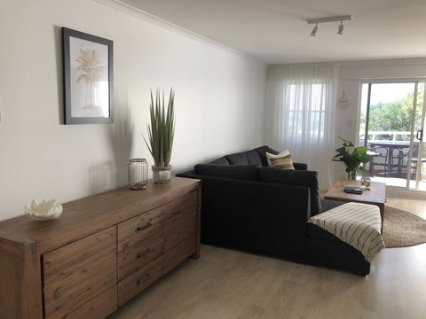 Sunshine Beach Luxe Apartment - Accommodation Europe 26