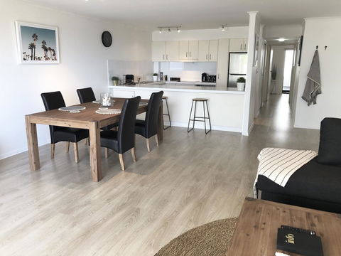 Sunshine Beach Luxe Apartment - Accommodation Europe 21