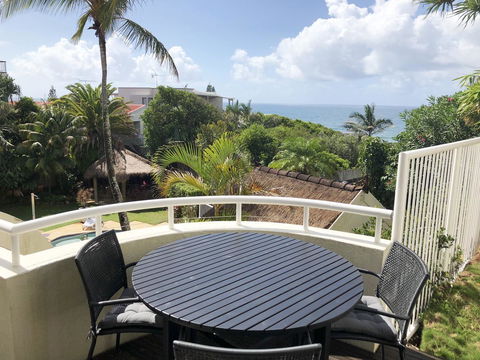 Sunshine Beach Luxe Apartment - Accommodation Europe 0