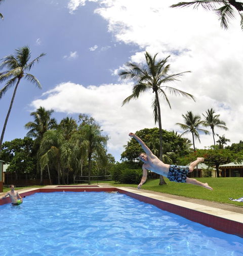 Nomads Airlie Beach - Events Australia 24