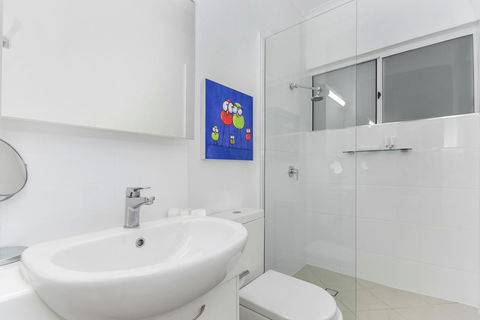 By The Sea Port Douglas - Accommodation Europe 14