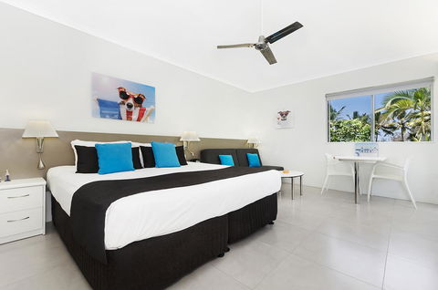 By The Sea Port Douglas - Accommodation Europe 15