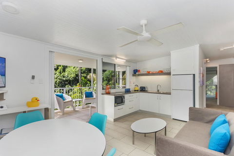 By The Sea Port Douglas - Accommodation Europe 8