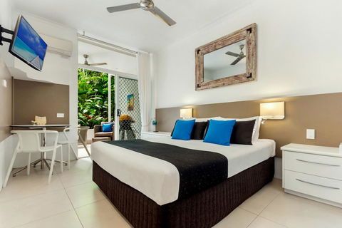 By The Sea Port Douglas - Accommodation Europe 11