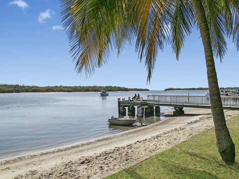 Riverside - Tourism Bookings 26