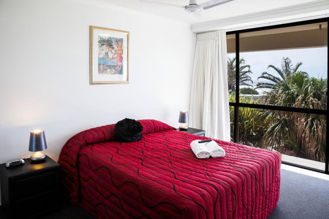 Coolum Caprice - Tourism Bookings 10