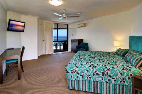 Coolum Caprice - Tourism Bookings 33