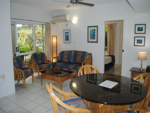 The Port Douglas Queenslander - Tourism Bookings 21