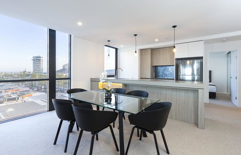 Qube Broadbeach - Accommodation Europe 43