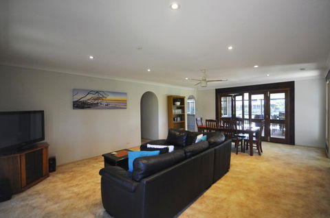 Bribie Island Canal Holiday Destination! - Events Australia 3