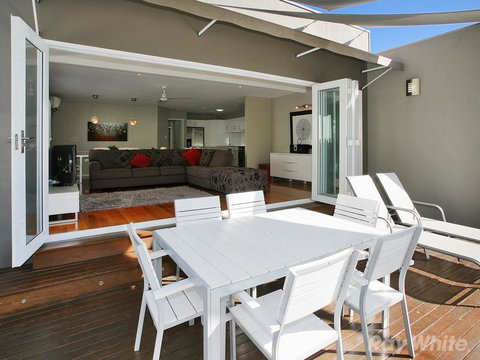 Beach House On Tradewinds Avenue - Tourism Bookings 2