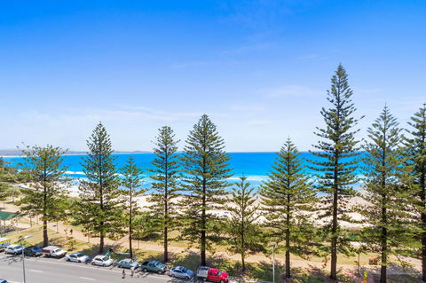 Columbia Beachfront Apartments On Rainbow Bay - Events Australia 40