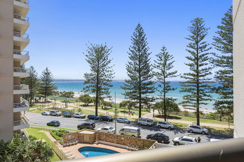 Columbia Beachfront Apartments On Rainbow Bay - Events Australia 18