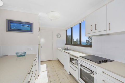 Columbia Beachfront Apartments On Rainbow Bay - Events Australia 35