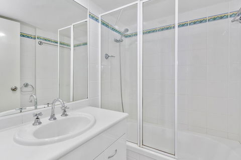 Columbia Beachfront Apartments On Rainbow Bay - Events Australia 37