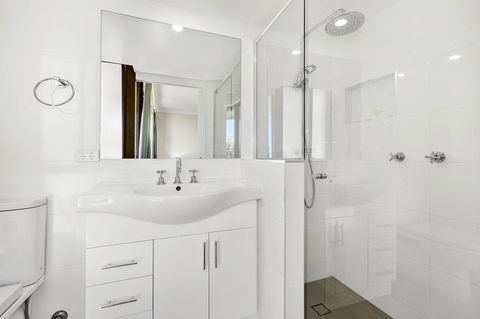 Columbia Beachfront Apartments On Rainbow Bay - Events Australia 19